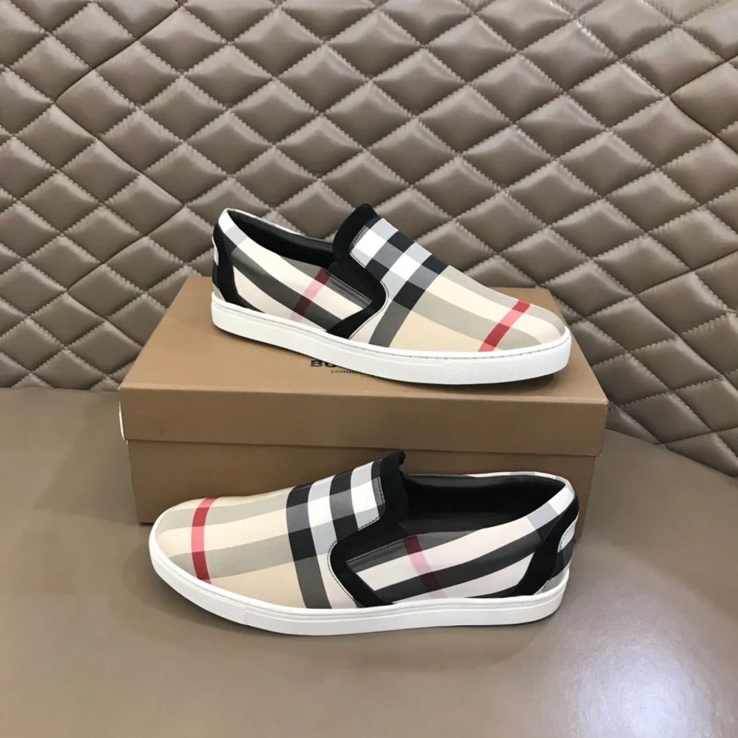 p340 "BURBERR*" men's classic low-top sneakers are reinterpreted in Vintage checkered cotton and matte calfskin, decorated with a new brand logo. First-layer sheepskin lining, embossed Burberry logo on the heel, and original TPU outsole! Size: 38-44